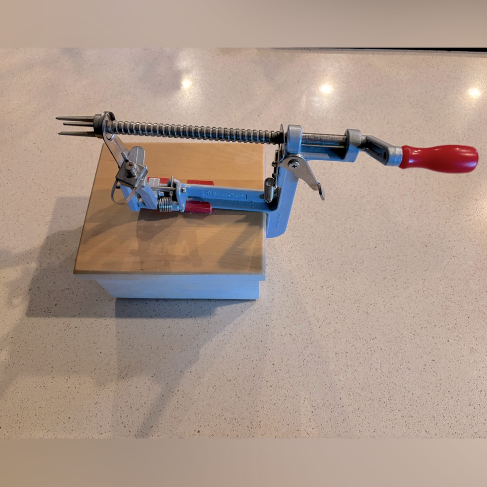 Pampered Chef Apple Corer Peeler Slicer with block